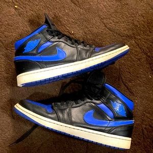 Air Jordan 1 mid hyper royal blues size 9.5